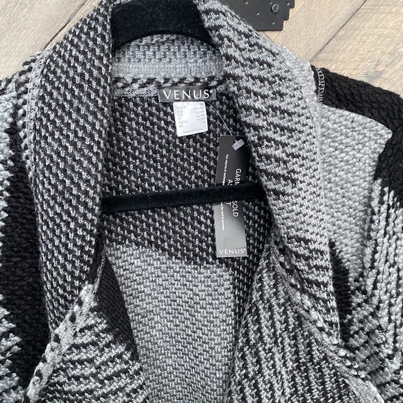 ❤️Sold❤️ Gorgeous black/gray Sweater Coat ❤️ - Picture 2 of 8